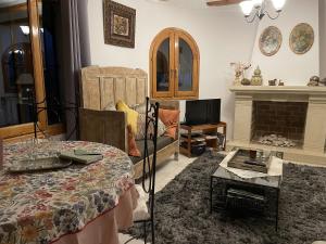Χώρος καθιστικού στο Mediterranean Escape with Garden