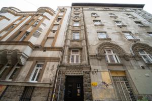 ブダペストにあるGreen Greguss Calm Chic w AC by M2 Metroの古い建物