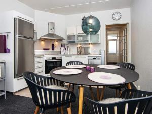 Kuchyň nebo kuchyňský kout v ubytování 4 person holiday home in Fanø + 24 fotografií