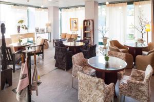 Ruang duduk di Cosmo Residence
