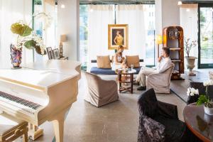 Ruang duduk di Cosmo Residence