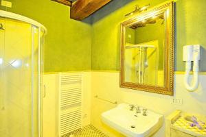 Ένα μπάνιο στο Agriturismo Cima alla Serra, Pisa +41 φωτογραφίες