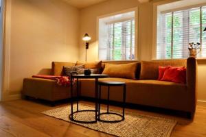 Posezení v ubytování tolle Ferienwohnung in einem reetgedeckten Haus