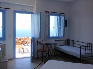 Postel nebo postele na pokoji v ubytování Villa Kalamiotissa