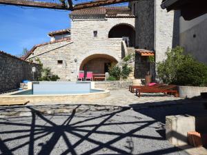 Πισίνα στο ή κοντά στο Amazing apartment in Lanas with large garden +17 φωτογραφίες