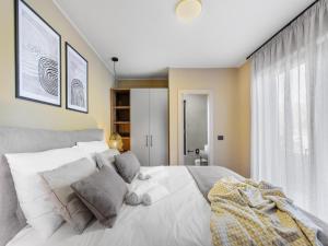 Giường trong phòng chung tại Family apartment in Novigrad