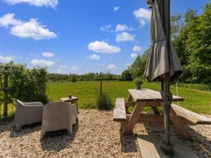 Κήπος έξω από το Cottage in Dwingelderveld with Scenic Views