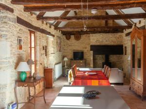 Ruang duduk di Dordogne Poolside Escape