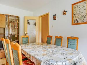 a dining room with a table and four chairs at Forest Retreat in Jägersgrün in Bad Reiboldsgrün