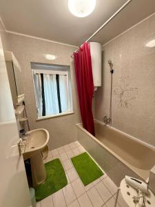 Et badeværelse på Laura Apartman Balatonmáriafürdő