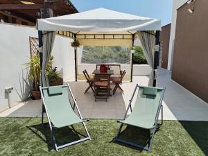 En terrasse eller udendørsområde på Villa Desy