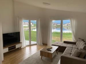 a living room with a couch and a tv at منتجع سراييفو - Sarajevo Resort in Sarajevo