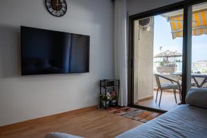 TV a/nebo společenská místnost v ubytování AT156 Pool, Airco, 5 min from the beach