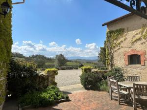 a stone building with a table and chairs in a garden at Boutiquezimmer Duchesse in Mirepoix +5 photos