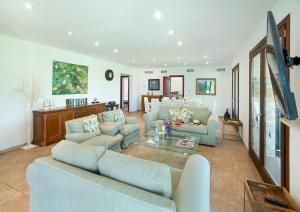 Χώρος καθιστικού στο Owl Booking Villa Siquier - Luxury Retreat with Mountain Views +40 φωτογραφίες