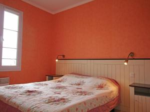 Ένα ή περισσότερα κρεβάτια σε δωμάτιο στο Family-Friendly Villa with Pool