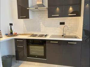 Η κουζίνα ή μικρή κουζίνα στο Antwerp West Side ,airco +11 φωτογραφίες