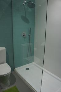 a shower with a glass door in a bathroom at Apartamento Monte Estoril in Cascais
