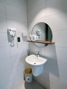 a bathroom with a sink and a mirror at COCO HOUSE Bùi Thị Xuân, Đà Lạt in Da Lat