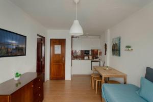 a living room with a couch and a table and a kitchen at Best Houses 51 - Casa das Marés I - Berlenga in Ferrel