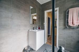 Koupelna v ubytování Waterfront villa with private jetty + 52 fotografií