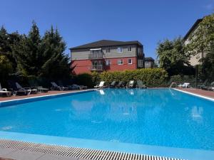 a large blue swimming pool in front of a building at Apartament Ogrodowa Józefosław in Józefosław