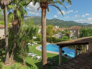 Nespecifikovaný výhled na hory nebo výhled na hory při pohledu z prázdninového domu