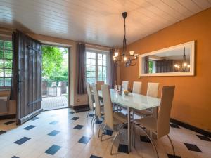 Χώρος καθιστικού στο Stone House St Denis with Pool & Views