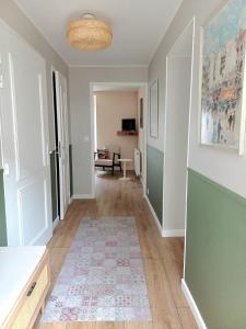 a room with a hallway with a rug on the floor at Petite maison cosy à Moret-sur-Loing, cour privée in Moret-sur-Loing +7 photos
