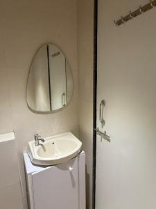 Фотография из галереи Ikigai 2Bhk Furnished Apartment Soothing Vibes в городе Нави-Мумбаи +25 фотографий