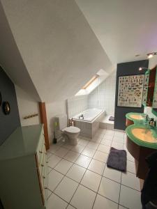 Koupelna v ubytování Grande maison de haut standing à 2 min du golf!