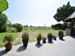 Galeriebild der Unterkunft Spacious Mansion with Meadow View in Bruinisse in Bruinisse