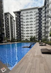 Πισίνα στο ή κοντά στο Brand New 2BR Condo in Charm Residences