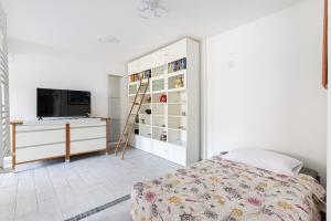 Ένα ή περισσότερα κρεβάτια σε δωμάτιο στο Ostia Beach Apt - 1 Minute Walk