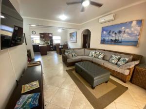 Гостиная зона в Ocean One Beach Condos Cabarete