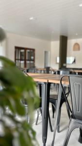 an empty classroom with a wooden table and chairs at Hotel BIOCERRO in Tandil +3 photos