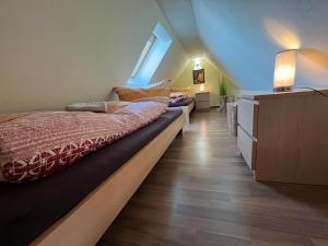 Postel nebo postele na pokoji v ubytování Schöne Ferienwohnung in Kurort Oberwiesenthal