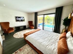 a bedroom with a bed and a living room at Villa exclusive Ourika piscine sans vis-à-vis in Segraga +10 photos