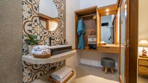 a bathroom with a sink and a mirror at Taman Kencana Ubud in Ubud
