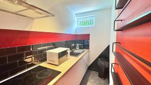 a kitchen with a microwave on a counter in a room at 2 chambres en RDC avec terrasse 4 personnes in Douai +25 photos