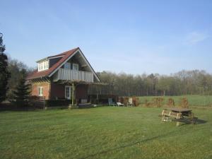Κήπος έξω από το Holiday Home in Well near Maasduinen Park