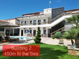 Gallery image of EVLOGIA HOTEL SEAFRONT and ANEX by Greek Pride in Fourka