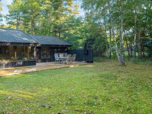 Κήπος έξω από το 6 person holiday home in Fårevejle-By Traum