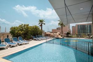 Bazén v ubytování Sea & City View Apartment Dubai Marina - Ravello Living nebo v jeho okolí