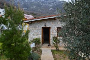Gallery image of The Rocky Hut in Sutomore