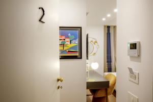 ローマにあるSantalunaの壁画の部屋への扉