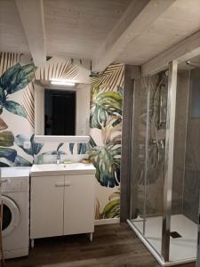 Koupelna v ubytování Cozy studio 10 min Poitiers - 25 min Futuroscope