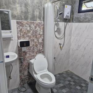 Koupelna v ubytování Baan Raweewan Resort