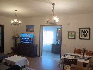 a living room with a dining table and a television at Bella Terra 2 in L'Ampolla