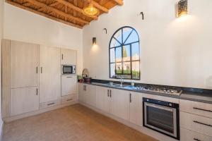 Η κουζίνα ή μικρή κουζίνα στο Villa Fleurie